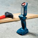 Lanterna-Bosch-A-Led-GLI-18V-300-a-Bateria-18V-S10315