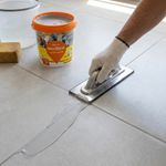 Rejunte-Acrilico-Cinza-Artico-1kg-Quartzolit-S18672